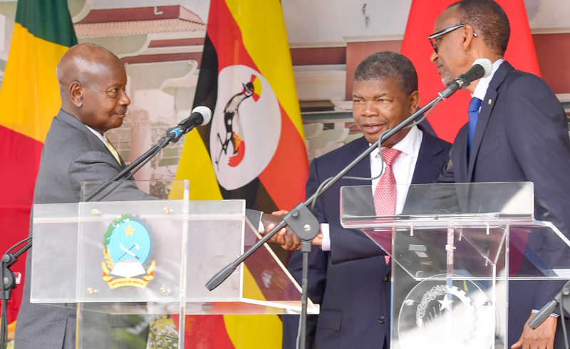 Ugandan President Yoweri Kaguta Museveni shakes handswith  Rwandan President Paul Kagame as the Angolan President Joao Mauel Laurenco, looks on shortly after signing a Memorandum of Understanding betweeen Uganda and Rwanda at the Presidents Place in Luanda , Angola on Wednesday 21st August 2019.